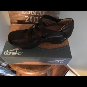 Women’s size  38 sanita black clogs new